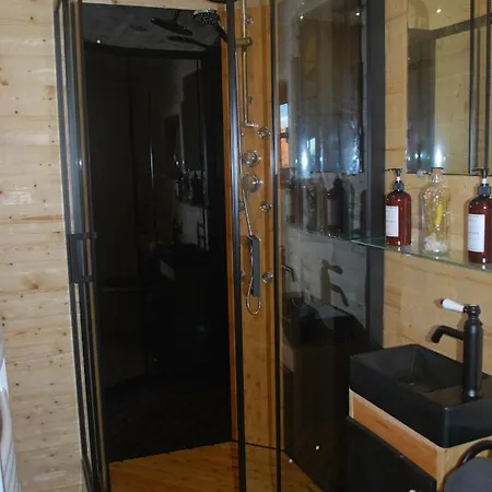 La Roulotte Des Mohuques * Mont-Saint-Aubert